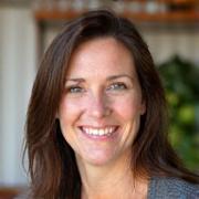 Portrait of Rachel Thompson, a compassionate female dietitian